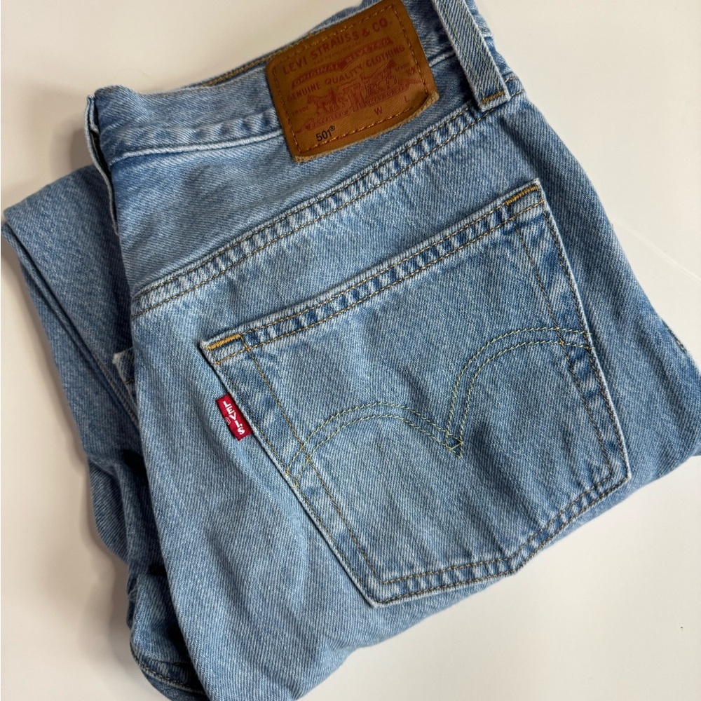 Levi's women’s Light Blue Straight Jeans